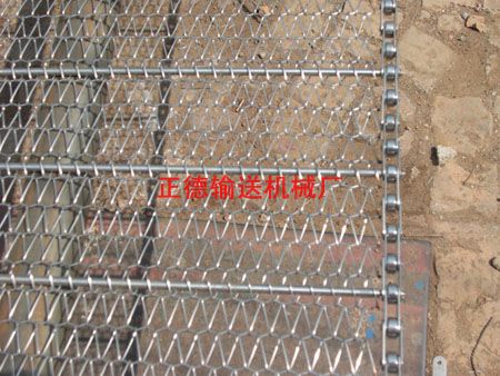 不銹鋼網(wǎng)鏈的概念材質(zhì)為不銹鋼，應(yīng)用于各種鏈?zhǔn)捷斔蜋C械。